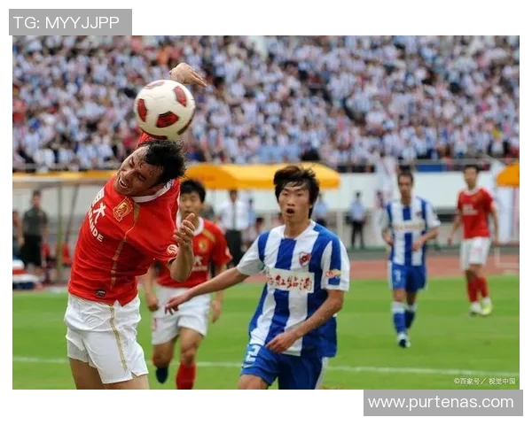 足球明星竖屏高清画面展现激情瞬间与精彩技艺的完美结合